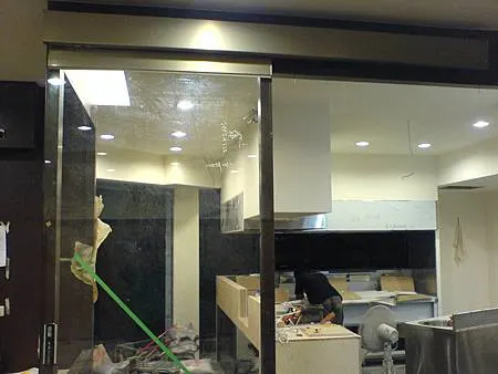 結合企業社服務項目：自動門維修、門禁對講監視器安裝、電鎖互控