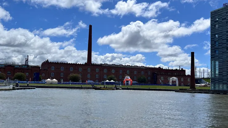 原是陶瓷工廠轉型為會議中心,船隻在此迴轉返程。