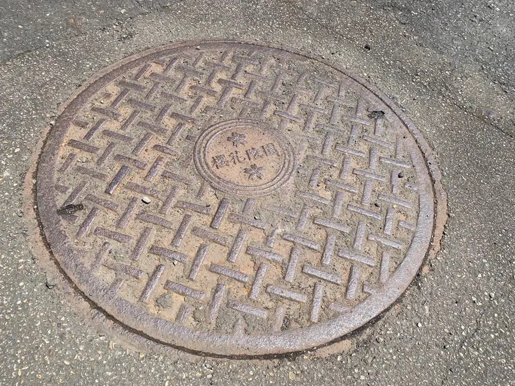 櫻花陵園的人孔蓋