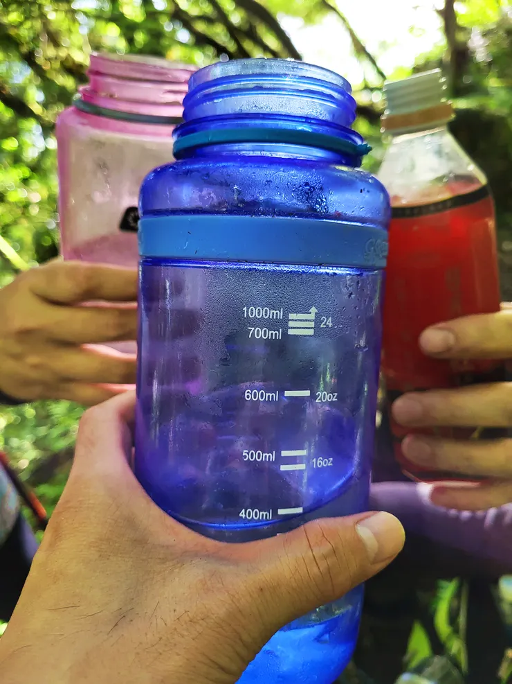 16:30終於返回最後水源地，取了山壁的山泉水直接狂飲1000CC，那滋味真是甜，令人難忘