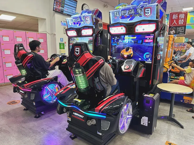 激推這款體感塞車，會隨畫面震動，加速還有風吹擬真，爽度爆表！