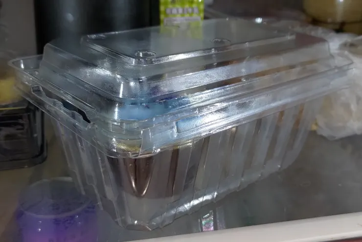 這麼一大盒的葡萄，整盒下去尬葡萄汁