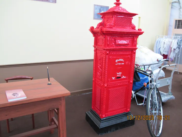 郵政單位內的郵筒。