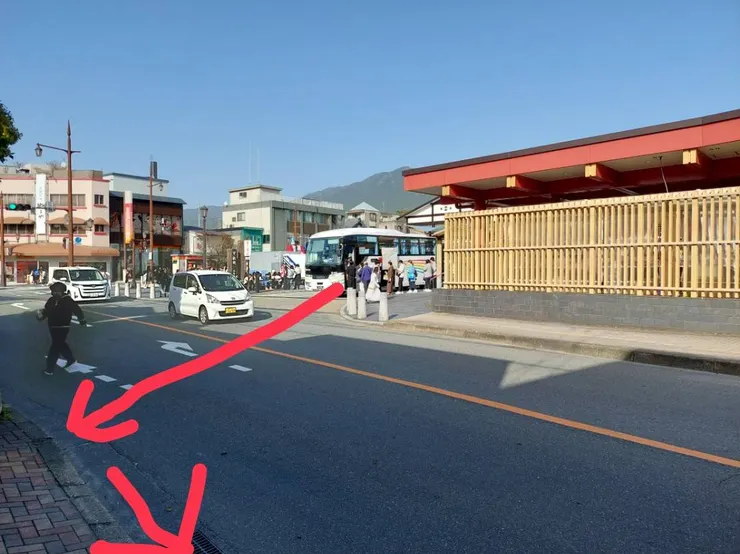 從太宰府駛出站後 往左手邊過馬路 即可抵達 內山線