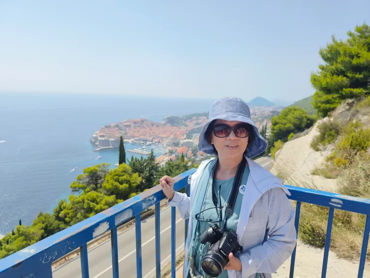 Srd 山可以欣賞到老城區、清澈見底的亞得里亞海和眾多島嶼