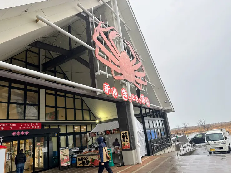 這天下雨只能拍到，新湊市場側面圖