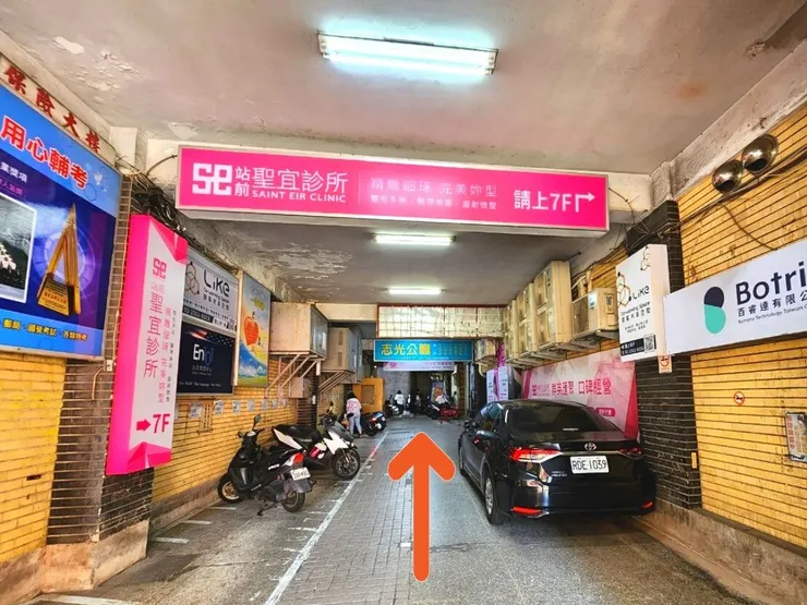 北車站前許昌光南教室粉紅芭比風入口進入後繼續往前走嘿