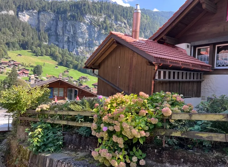 瀑布鎮等車回茵特拉根