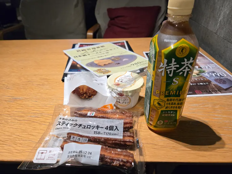雞排、牛奶布丁、特茶、吉拿棒點心