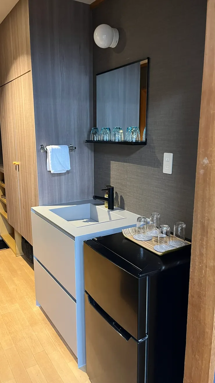 一黑一白搭配滿好。