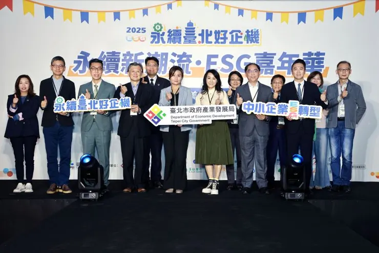 ▲產業局吳欣珮副局長與計畫倡議單位共同合影