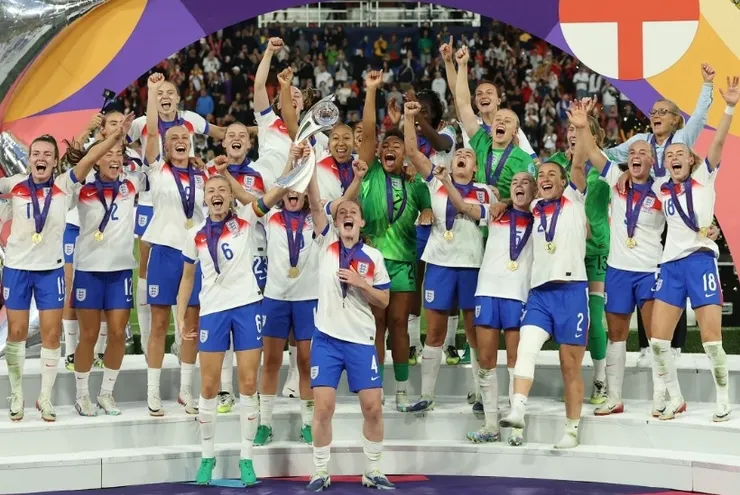 英格蘭女子足球隊成功衛冕歐國盃冠軍
