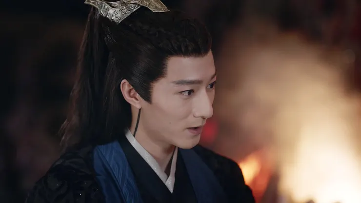 脖子上繪有黑色條紋