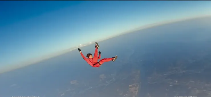 荒謬的第二世。（Source : 預告截圖。）