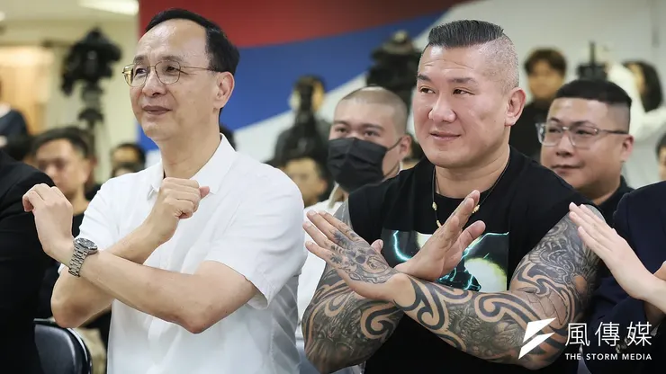 正常政黨會找爭議網紅站台嗎？