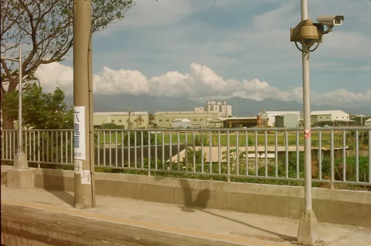 離開屏東的時陣，攏會經過的六塊厝。／影像提供：黃曦