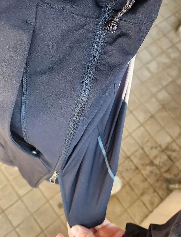 請無視公司陽台地板很髒……