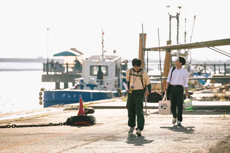兄弟倆每天重複相同的日常。圖片來源:《獅子的藏身處》劇照