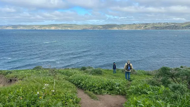 ▲不過人家老先生老太太就這樣走下去, 找個地方坐下野餐了吔! (狂風喔~ 腦中浮現信和阿Lin的狂風裡擁抱)
