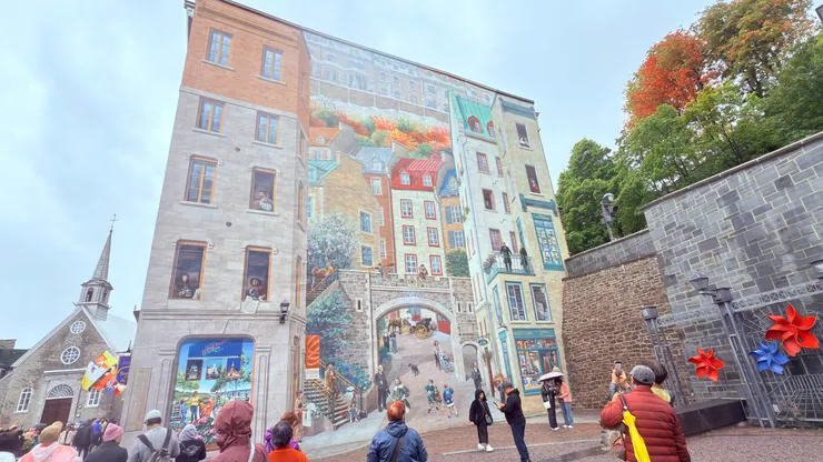 現實人物和大臂話幾乎融合唯一體