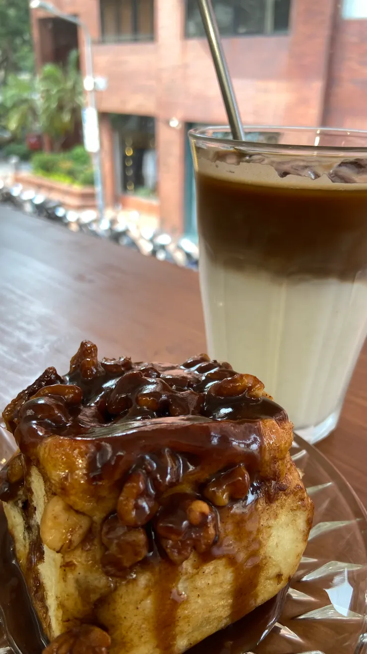 Fly cafe｜經典核桃肉桂捲