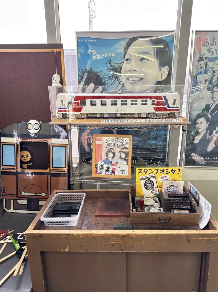 仔細看其他展品好了