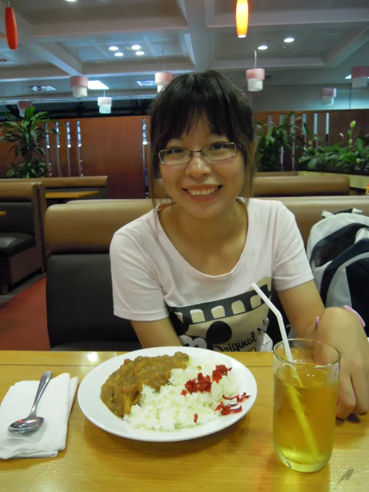 友人的咖哩牛肉有小蟑螂,說實在很難一眼發現