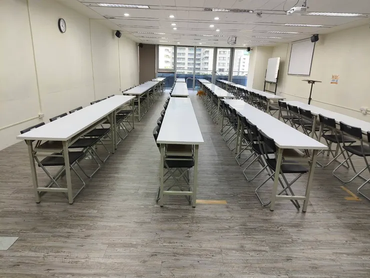 JR台中七期CBD百人教室教室型桌椅120人