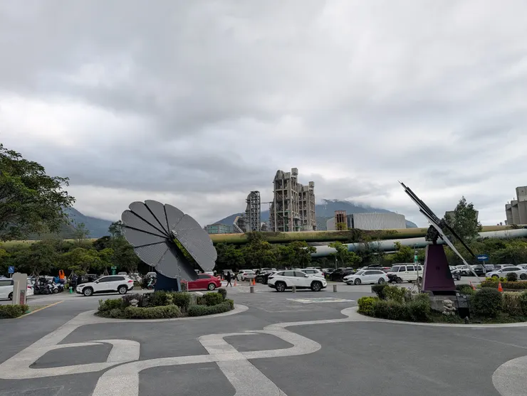 和平花（太陽能裝置藝術）