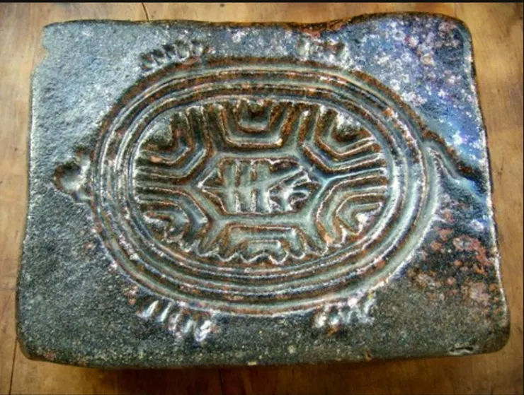 陶質粿印 它像器皿，也像畫。                                    看久了，會覺得它有一種被時間慢慢養出的氣質。