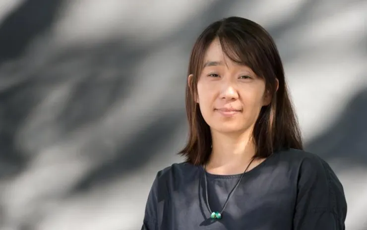 韓江出身自光州，以自己的視角詮釋父輩事蹟