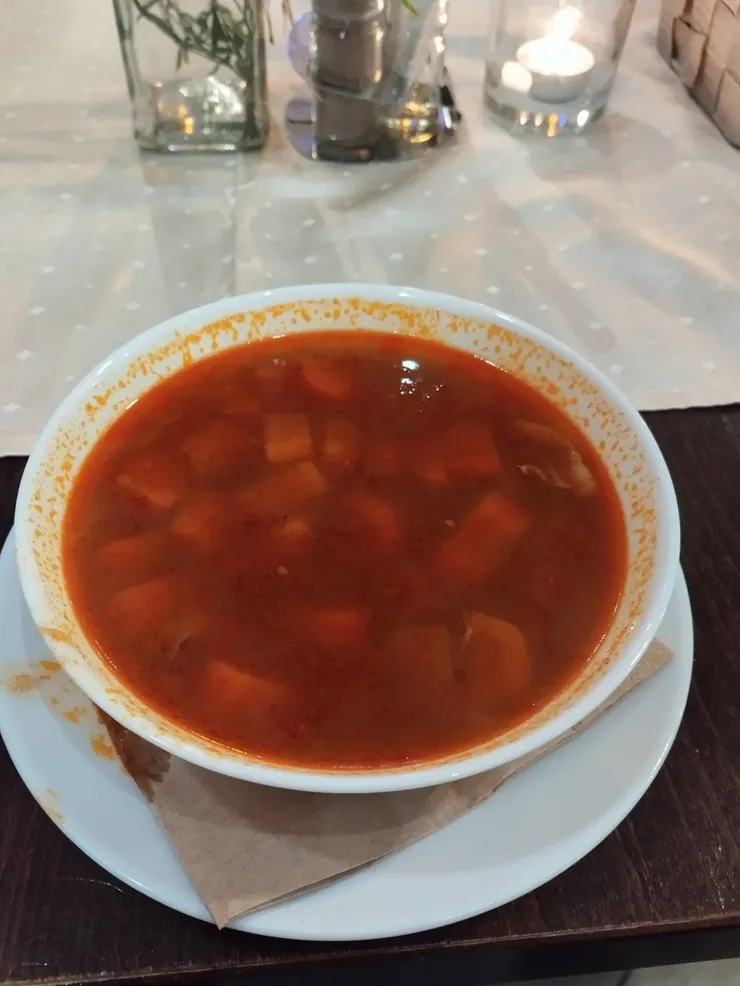 匈牙利不可少的Goulash