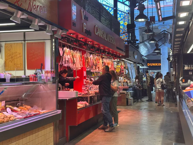第一天先去逛了觀光客比去的市場：Mersat de la Boqueria