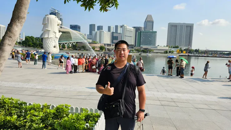 這天上午的新加坡真的超熱!熱到老爸中暑了!但我還是要比個讚!