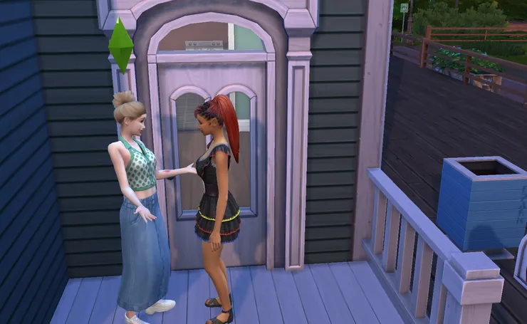 在門口聊天~ 兩個都要一起畢業了!!