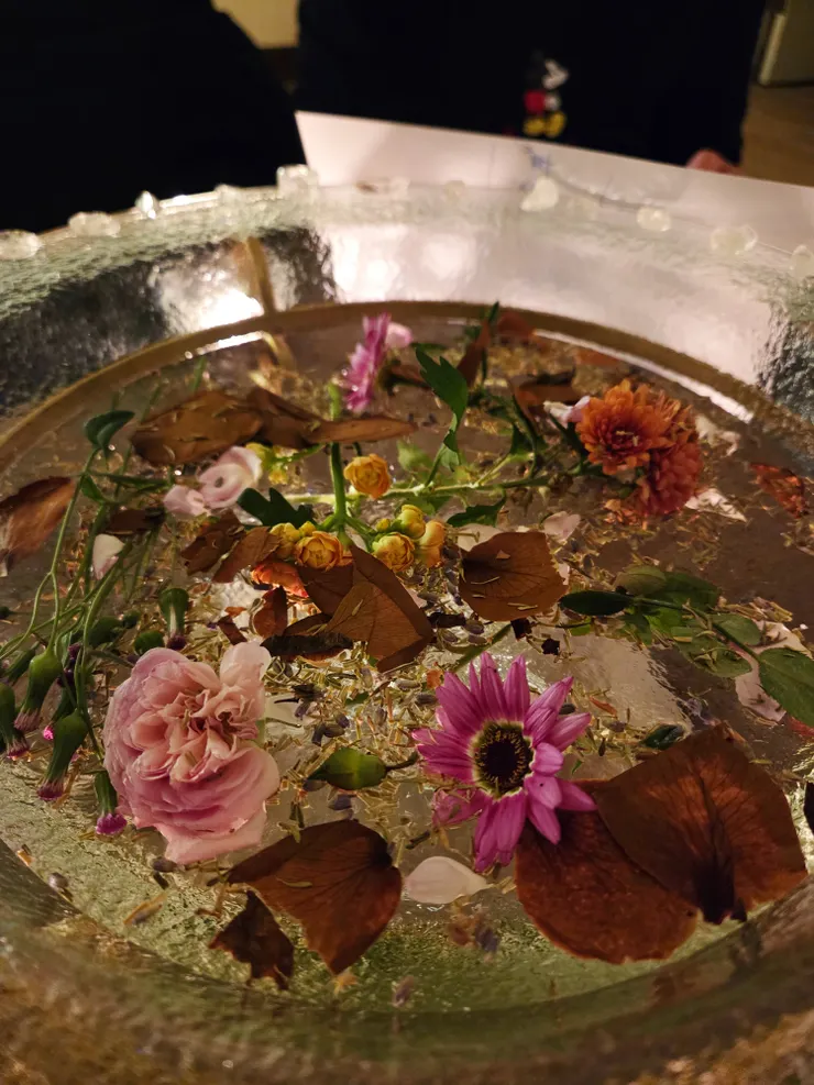 獻祭給神聖子宮意識的美麗花朵