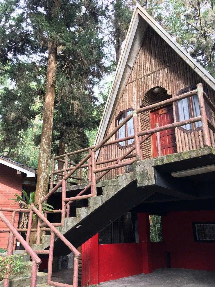 溪頭住宿 ｜妖怪村主題飯店小木屋