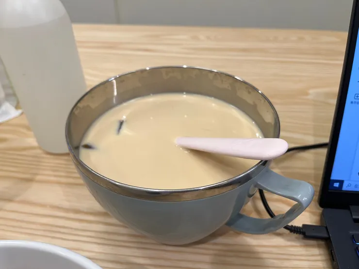 竹香翡翠拿鐵加粉粿，大碗公笑死。