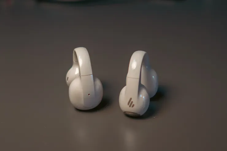 像不像兩個耳罩式耳機