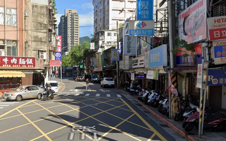 木柵路二段、三段附近，7-11便利商店附近，大約就是從前「木柵」界域標示牌的位置