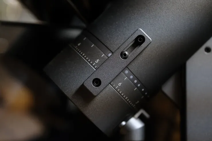 側邊三個螺絲，警語貼紙已撕除