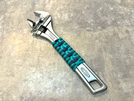 ▲帶有尼龍繩編織的活動板手。來源:台輪機器行