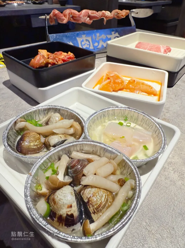 薑絲巴沙魚（蛤蠣後面那個小盤）｜肉次方新店民權店