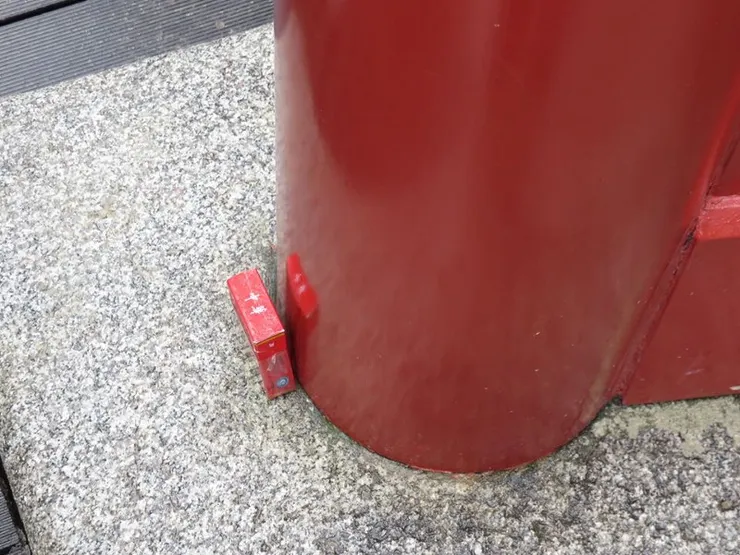 IQ題：在人家的木製建築、神社裡頭，搞這些東西，會是哪國人？