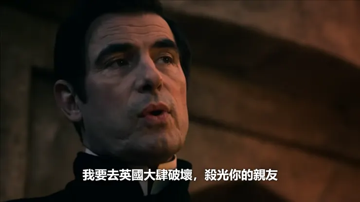 演員很帥，不過也是因為劇情有所襯托。劇情安排德古拉先以「長髮老朽」而「髒亂」的邋遢形象登場，營造強烈厭惡感，後來再讓德古拉變成「短髮俐落」而「整潔」的優雅形象，讓觀眾陷入反差而被魅惑。（Source : Netflix。）