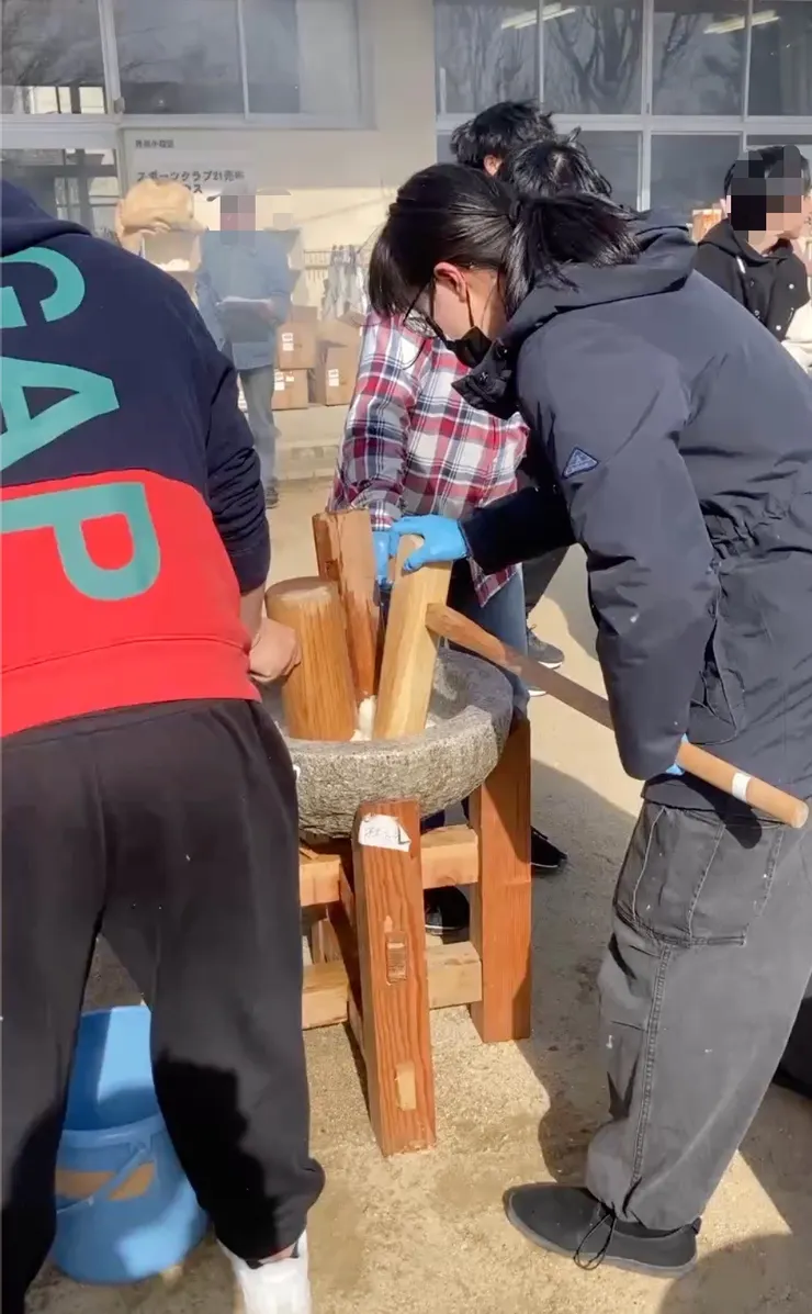 這次也有機會體驗了搗麻糬，但真的需要足夠的力氣！非常有趣！