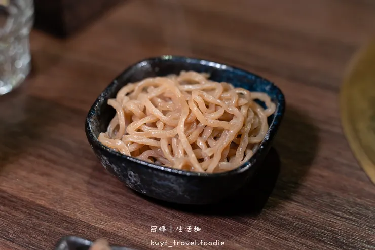 [高雄左營火鍋餐廳]銅花精緻涮涮鍋，火鍋界的LV！整隻龍蝦與A5和牛的奢華約會，專人桌邊服務，左營約會餐廳推薦，附最新菜單