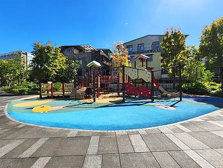 [新北旅遊]裕隆城認養綠湖公園，唯美、生態 、綠意、曬小孩的