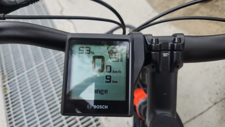 從一江橋萊爾富到赤坎頂大石頭,全程開Auto,電量還有53%。