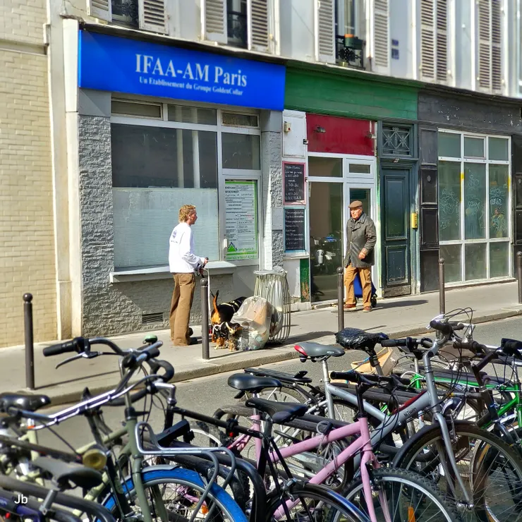 【出門閒晃，先到網路評價不錯的IFAA-AM吃早午餐，份量不少，口味倒並没什麼特別。】